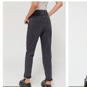 UO MOM Jeans - black denim!